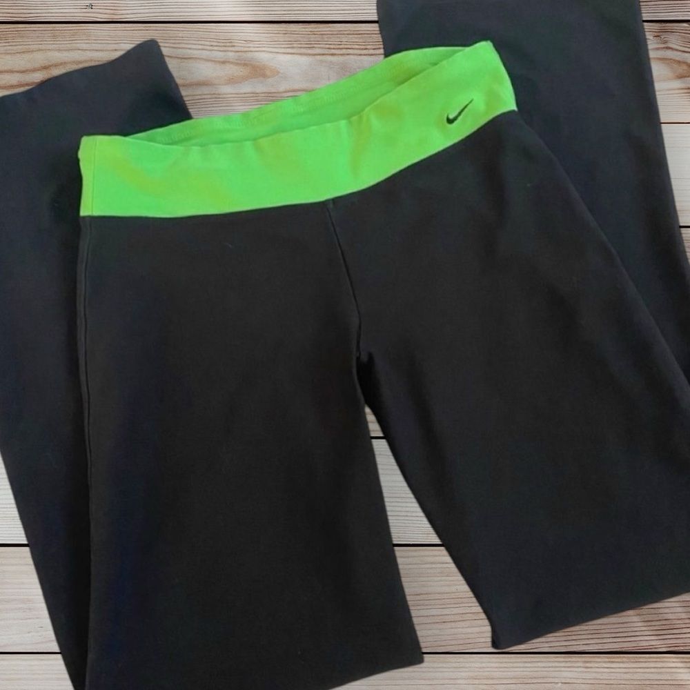 Nike Black/Green Wide Waistband Boot Cut Yoga Pants EUC Small